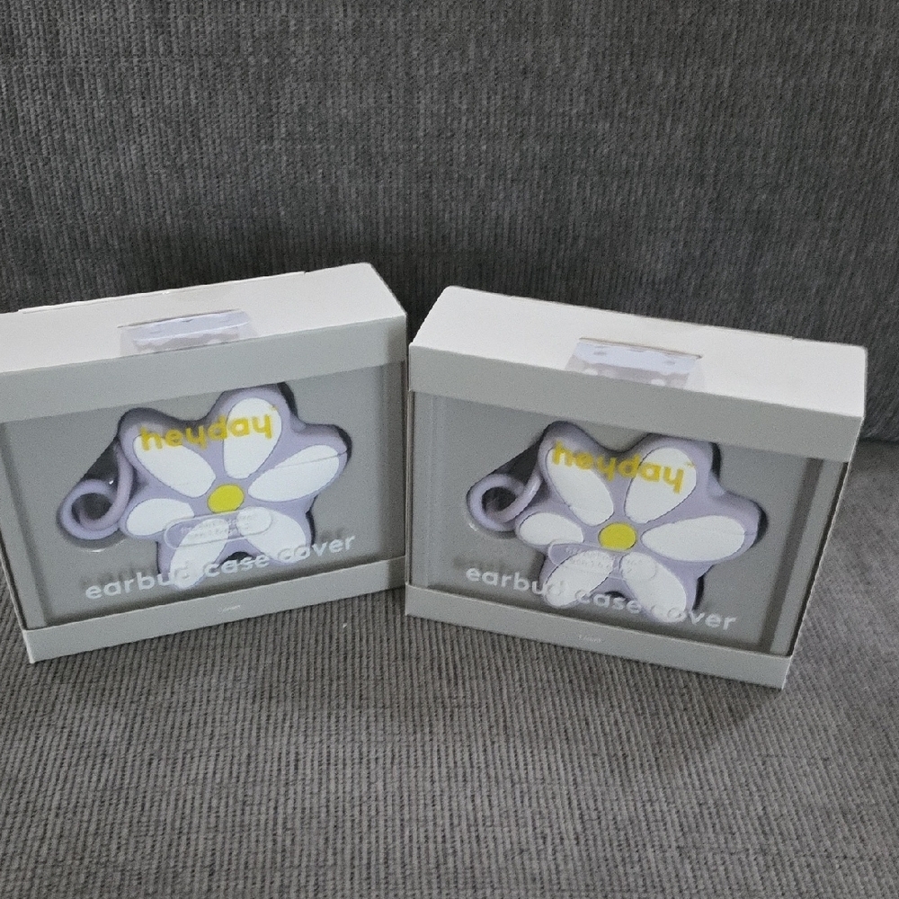Heyday Floral Earbud Case Cover with White and Yellow Daisy - 2 Pack - Picture 5 of 6